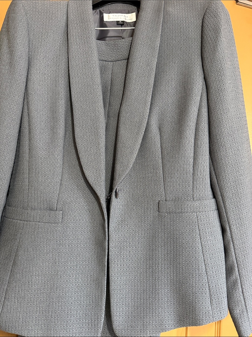 Tahari Gray Women's Tailored Blazer & Pant Suit - Picture 2 of 6